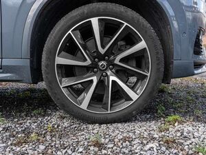 Volvo XC90 Plus Dark Recharge Plug-In Hybrid AWD 7-Sitzer Sta