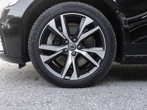 Volvo V60 R Design Recharge Plug-In Hybrid AWD AHK Navi Lede