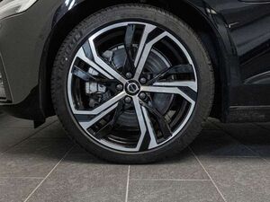Volvo V60 Kombi Ultra Dark Recharge Plug-In Hybrid AWD HUD S