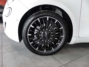 Fiat 500e Icon 42 kWh // Style-Paket // Komfort-Paket //