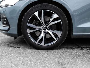 Volvo V60 Kombi Core B3 Benzin EU6d AHK Digitales Cockpit Me