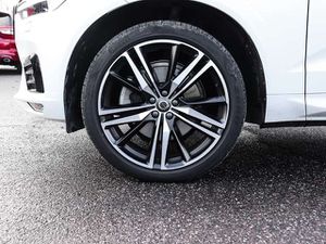Volvo XC60 R Design AWD HUD StandHZG AHK El. Panodach Navi Le