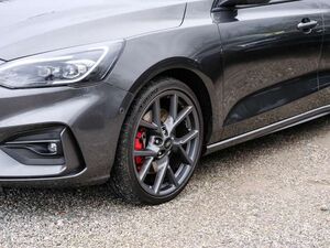Ford Focus ST AD Navi Soundsystem B & O LED Kurvenlicht Sperr