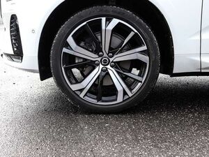 Volvo XC60 B5 Benzin Ultimate Dark AWD AHK Memory Sitze Sound