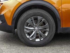 Peugeot 2008 e- Active Pack Elektromotor 136 LED Apple CarPlay