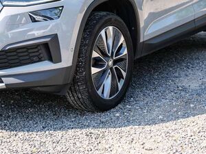 Skoda Kodiaq Clever 4x4 AHK Navi LED Blendfreies Fernl. Kurvenl