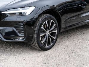 Volvo XC60 Plus Dark 2WD StandHZG El. Panodach Digitales Cock