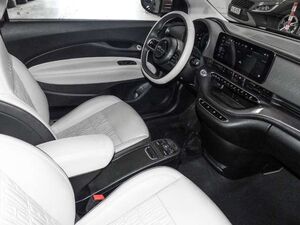 Fiat 500e La Prima Navi Memory Sitze LED Apple CarPlay Andro