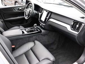 Volvo V60 Kombi Plus Dark Recharge Plug-In Hybrid AWD StandH