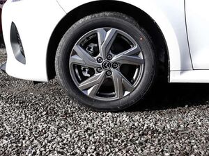 Mazda 2 Exclusive-Line 1.5L VVT-i 116PS CVT FWD EU6e
