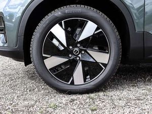 Volvo EX40 Single Motor Extended Range Ganzjahresreifen