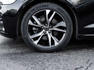 Volvo V60 Kombi Plus Dark Digitales Cockpit Memory Sitze Sou