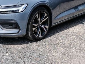 Volvo V60 Kombi Core Digitales Cockpit Soundsystem LED Kurve