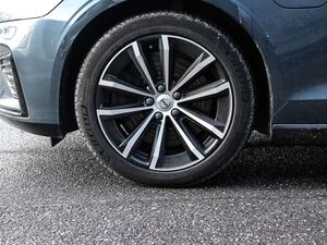 Volvo V60 Kombi Plus Dark Recharge Plug-In Hybrid AWD StandH