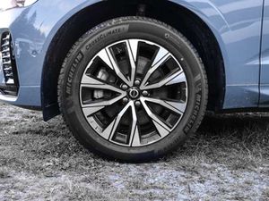 Volvo XC60 Plus Dark AWD B5 Benzin EU6d Allrad Leder digitale