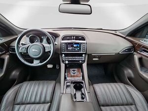 Jaguar F-Pace 30d Portfolio AWD Panorama/Cam/Navi