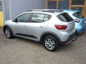 Dacia Sandero Sandero Stepway TCe 90 Comfort, Anhängerkupplung, Metallic-Lackierung, Radio, Navigationssystem, modulare Dachreling,