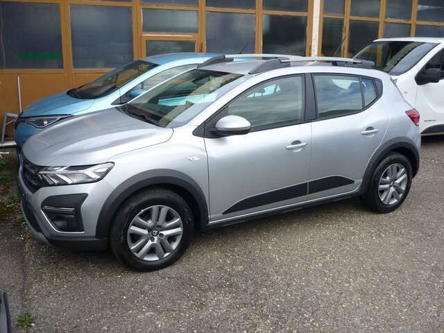 Dacia Sandero Sandero Stepway TCe 90 Comfort, Anhängerkupplung, Metallic-Lackierung, Radio, Navigationssystem, modulare Dachreling,