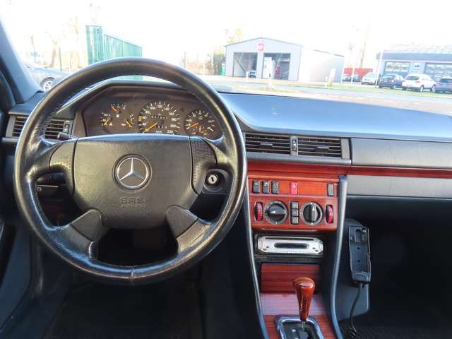 Mercedes-Benz E300 T D W124 *Automatik*Klima*AHK*GJ-Reifen*Euro 2*