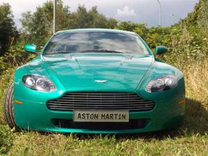 Aston Martin V8