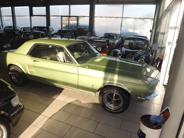 Ford Mustang Coupé 4,7-es grünt so grün,wenn...