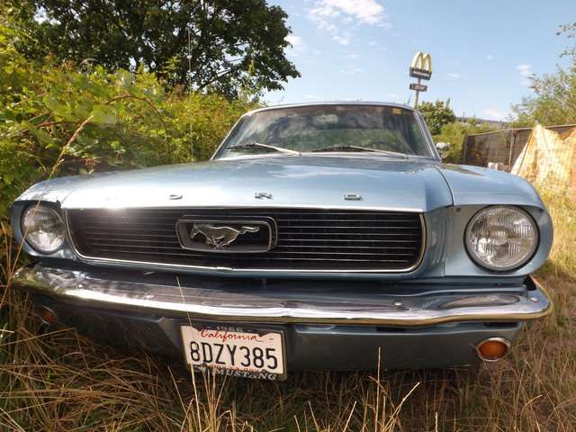 Ford Mustang sogar in der gesuchten "A-Code" Version!