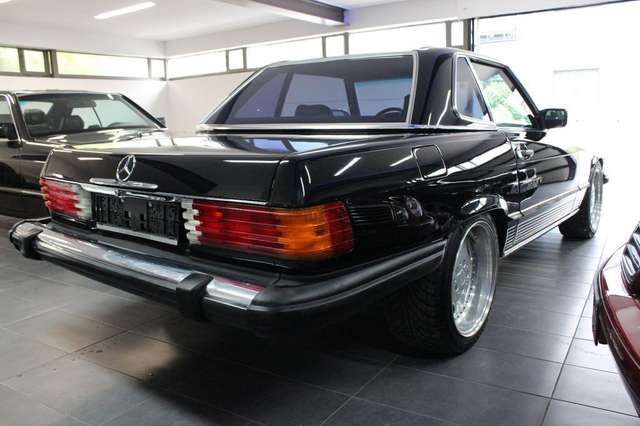 Mercedes-Benz SL 560 (107) - Black is beautiful!