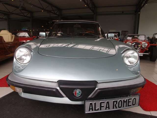 Alfa Romeo Spider Veloce 2000-Silberfisch für die Straße!