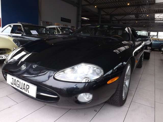Jaguar XK8 Cabriolet-der elegante schwarze Kater!