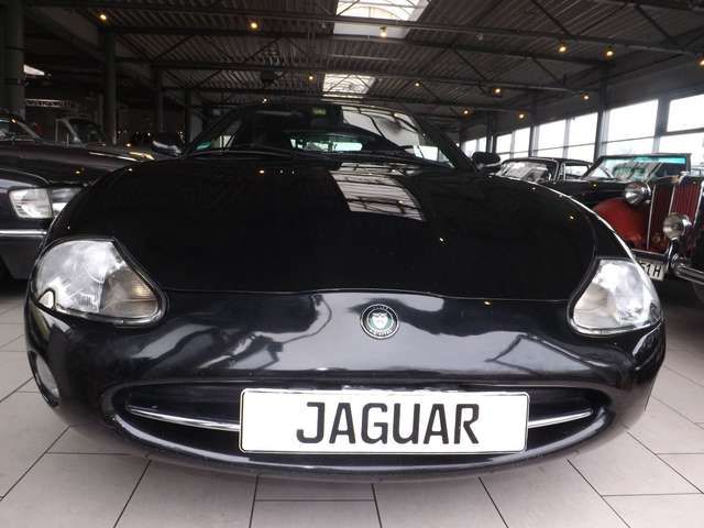Jaguar XK8 Cabriolet-der elegante schwarze Kater!