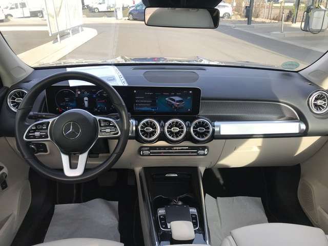 Mercedes-Benz GLB 220