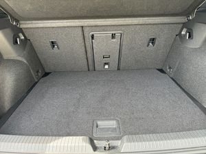 VW Golf VIII 1.5 eTSI R-Line DSG PANORAMA LED NAVI 