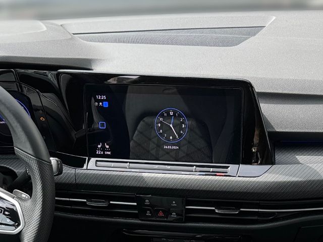 VW Golf VIII 1.5 eTSI R-Line DSG PANORAMA LED NAVI 