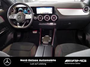 MERCEDES-BENZ GLA 250 4M AMG Pano LED Kamera Totwinkel Sitzhzg