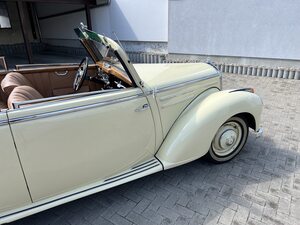 Mercedes-Benz 220 W 187