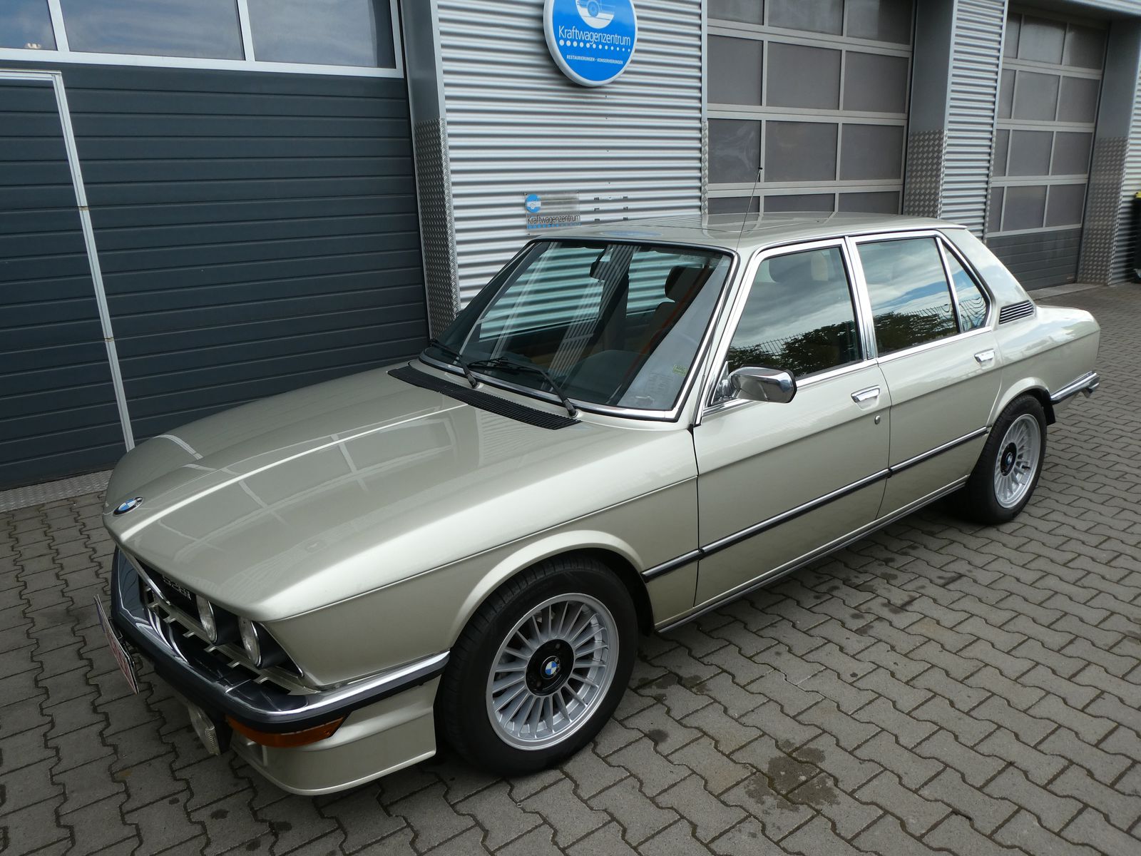BMW 528 E12 528i