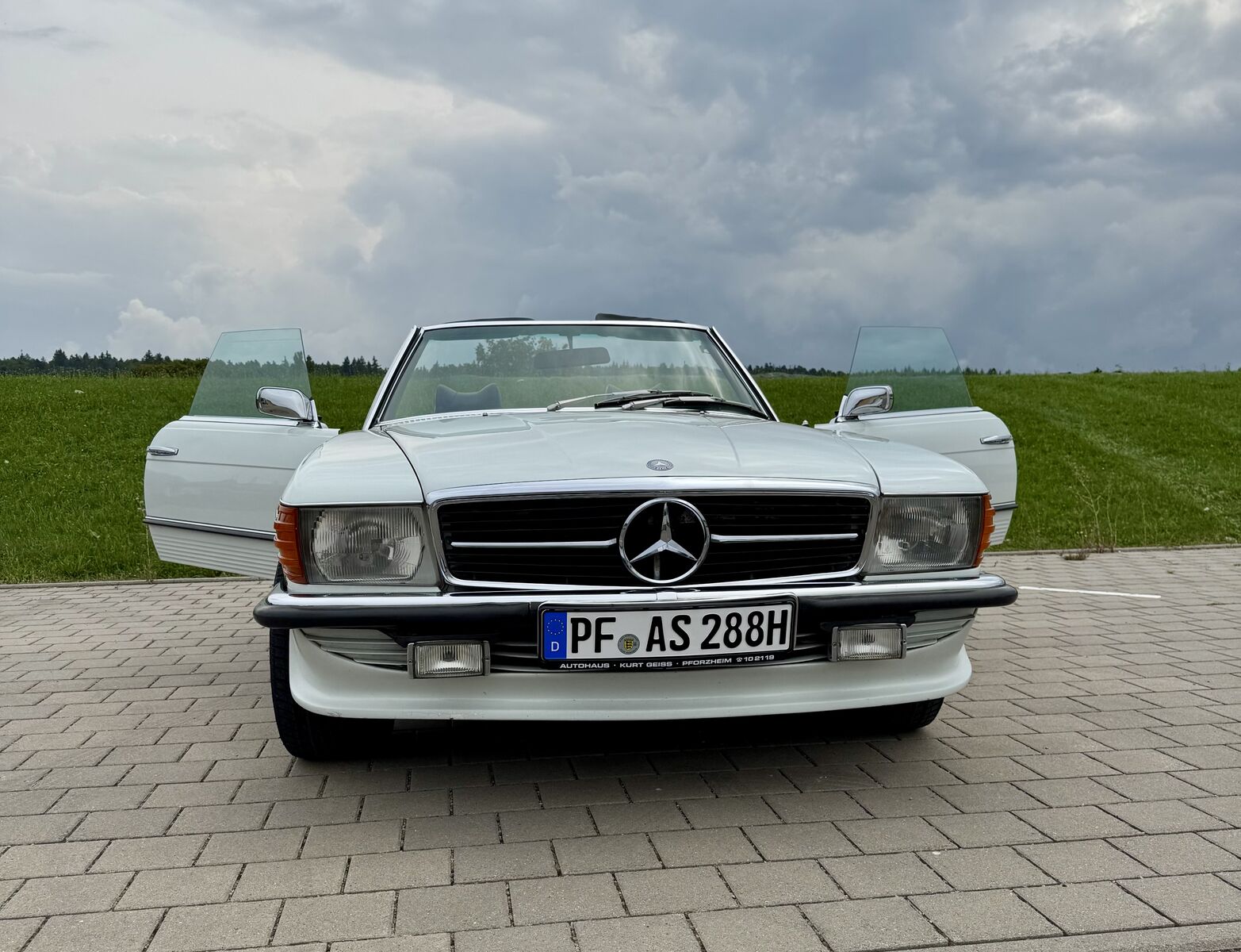 Mercedes-Benz SL 350 R107