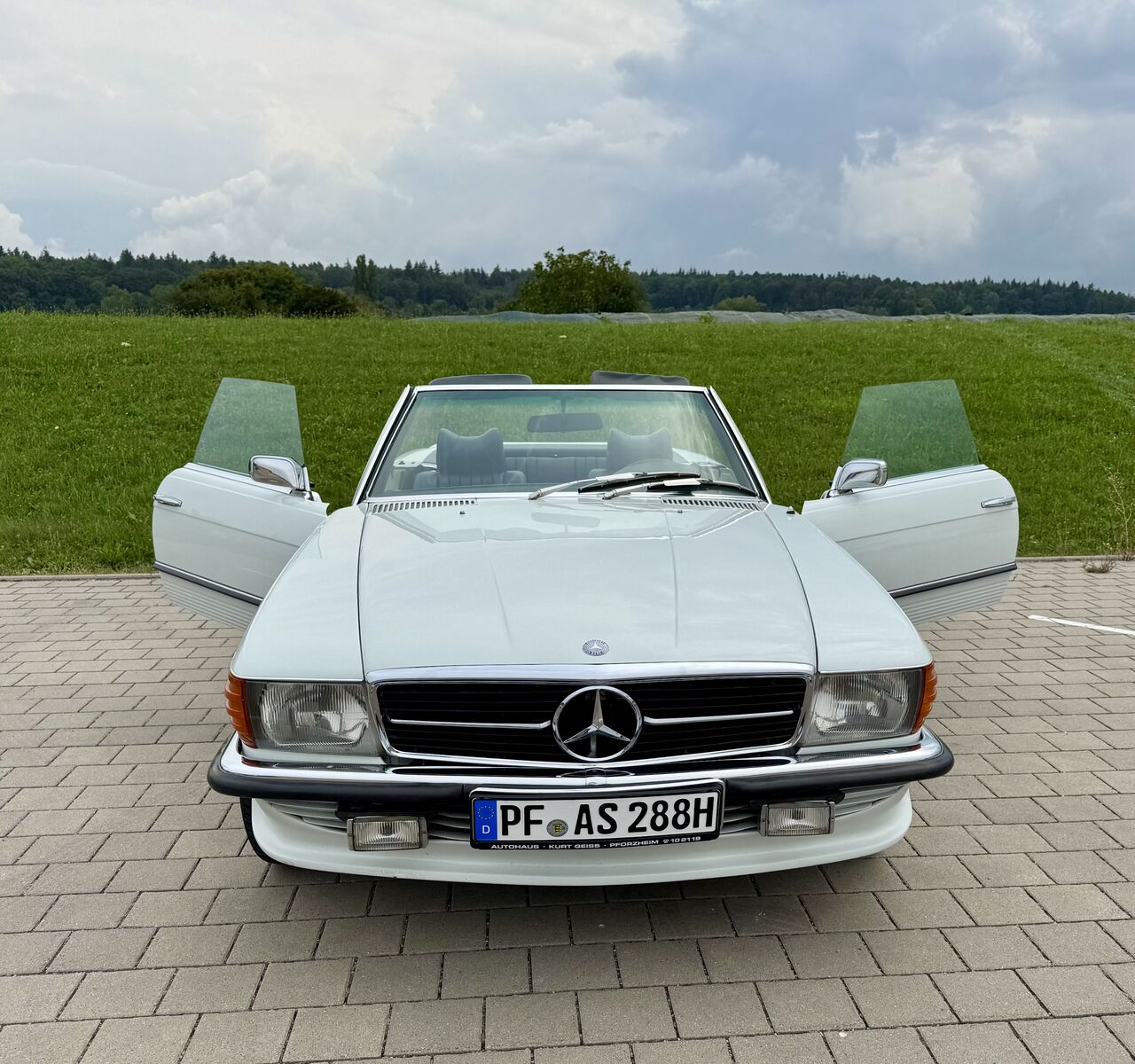 Mercedes-Benz SL 350 R107