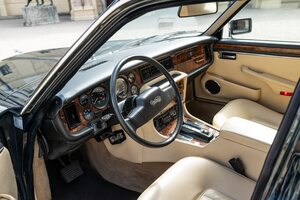JAGUAR Daimler Serie III  Double Six