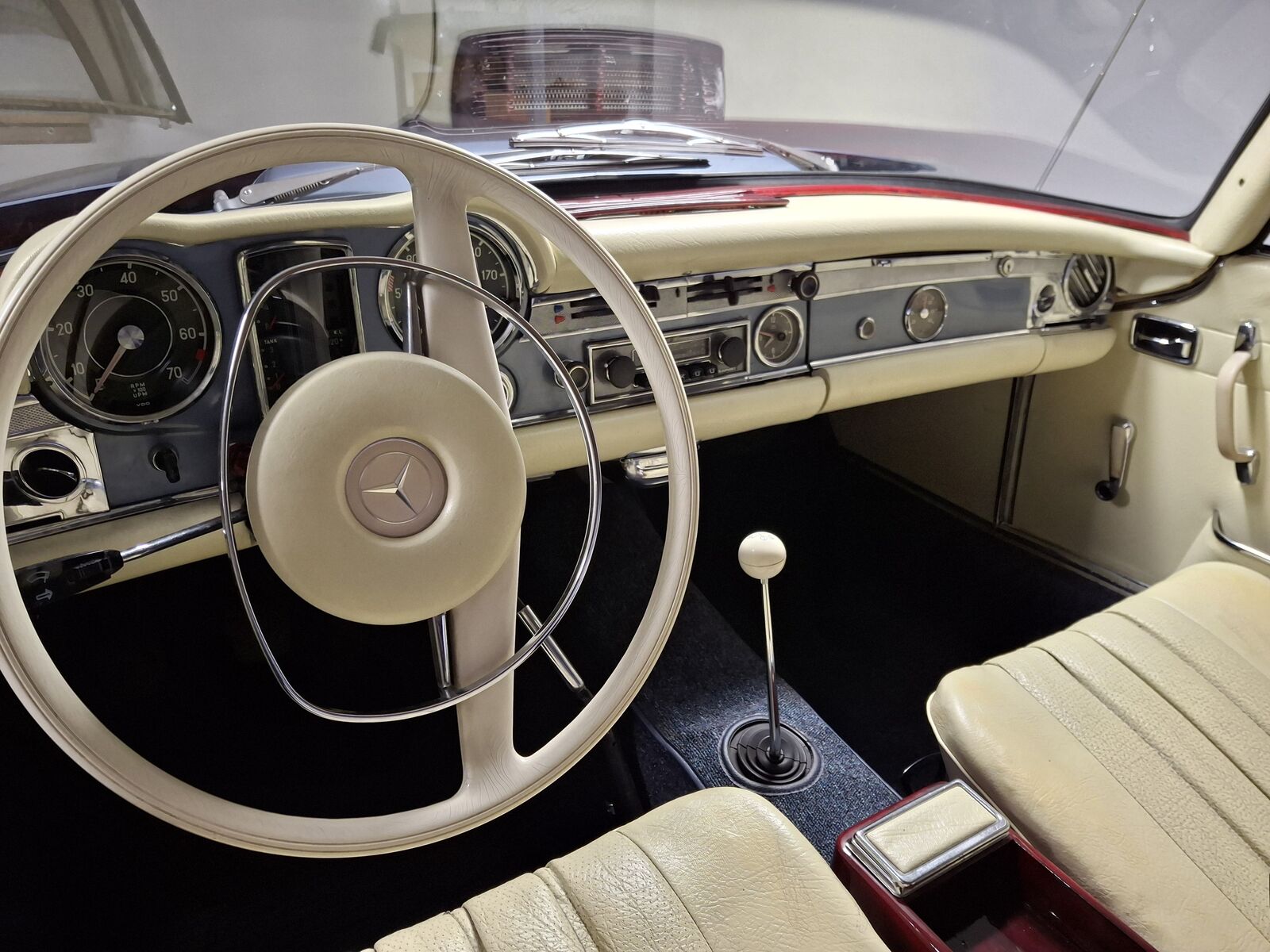 Mercedes-Benz SL 280 Pagode