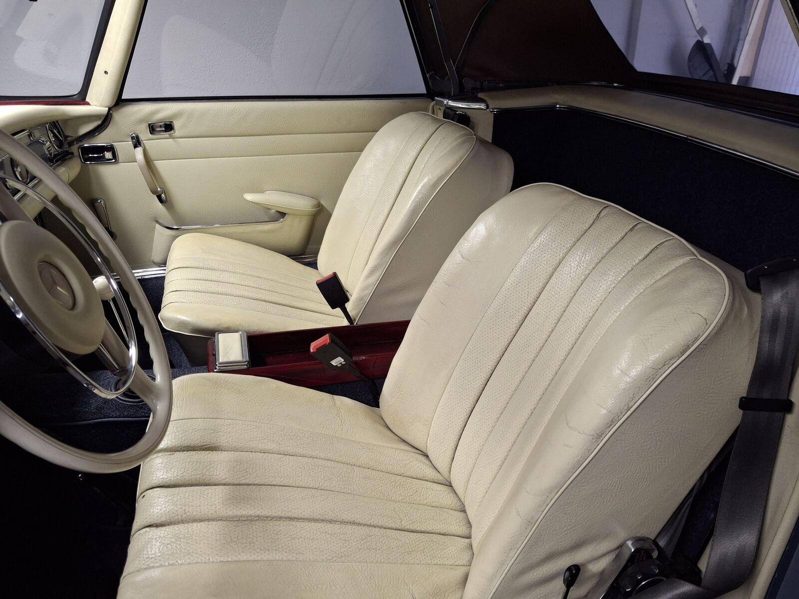 Mercedes-Benz SL 280 Pagode