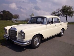 Mercedes-Benz 220 W111