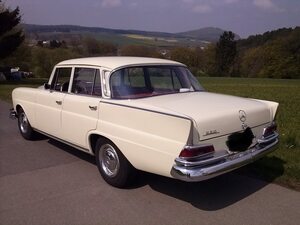 Mercedes-Benz 220 W111