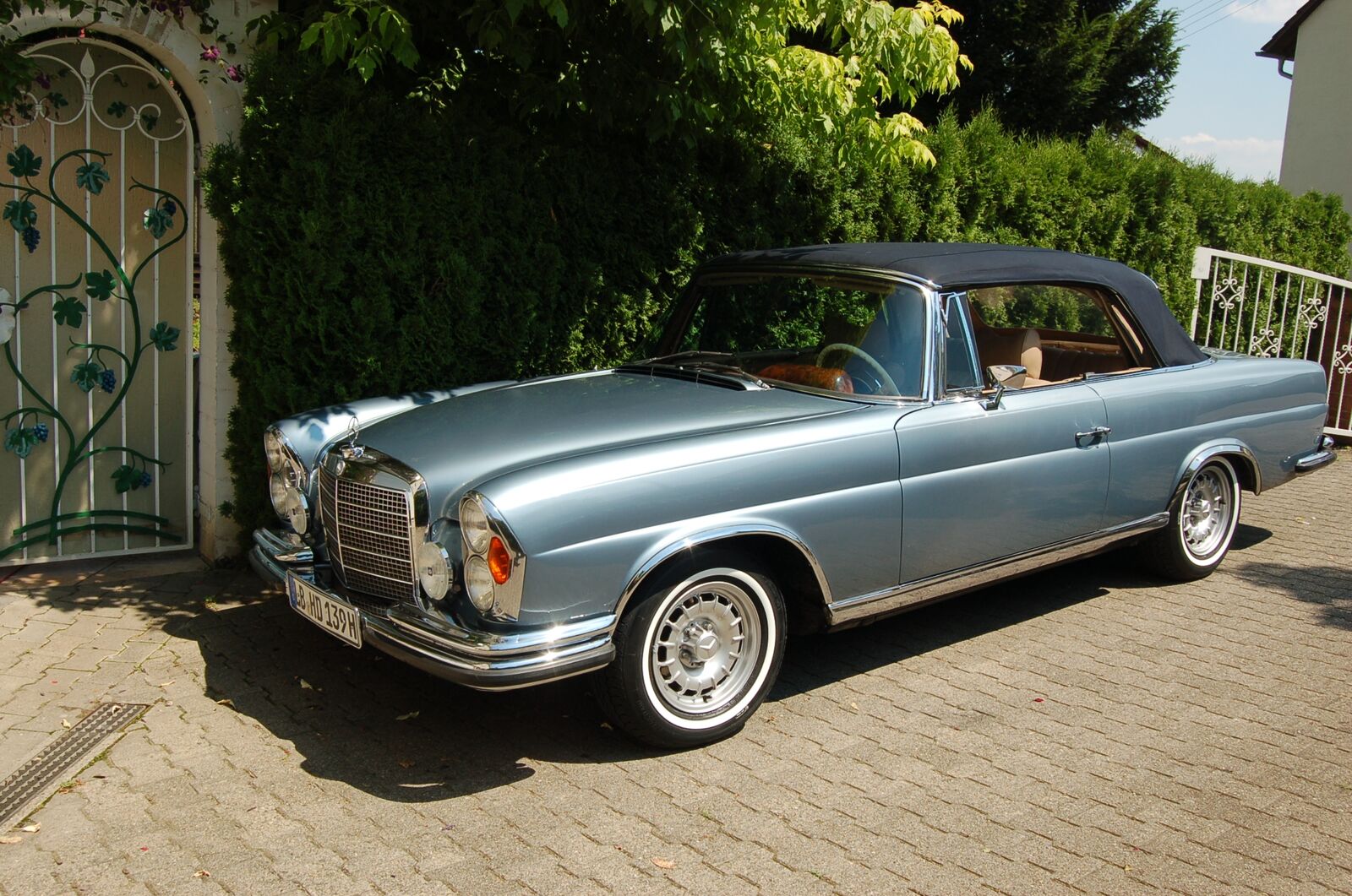 Mercedes-Benz 280 SE W111