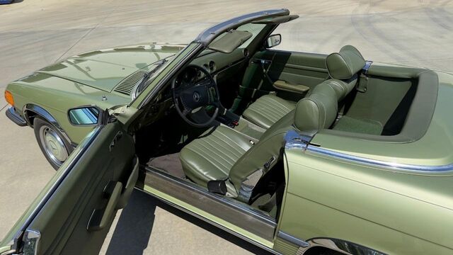 Mercedes-Benz 450 R 107