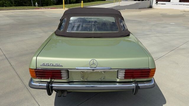 Mercedes-Benz 450 R 107