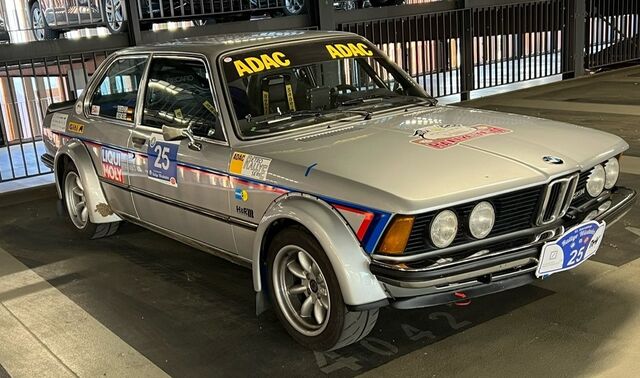 BMW 323 E21