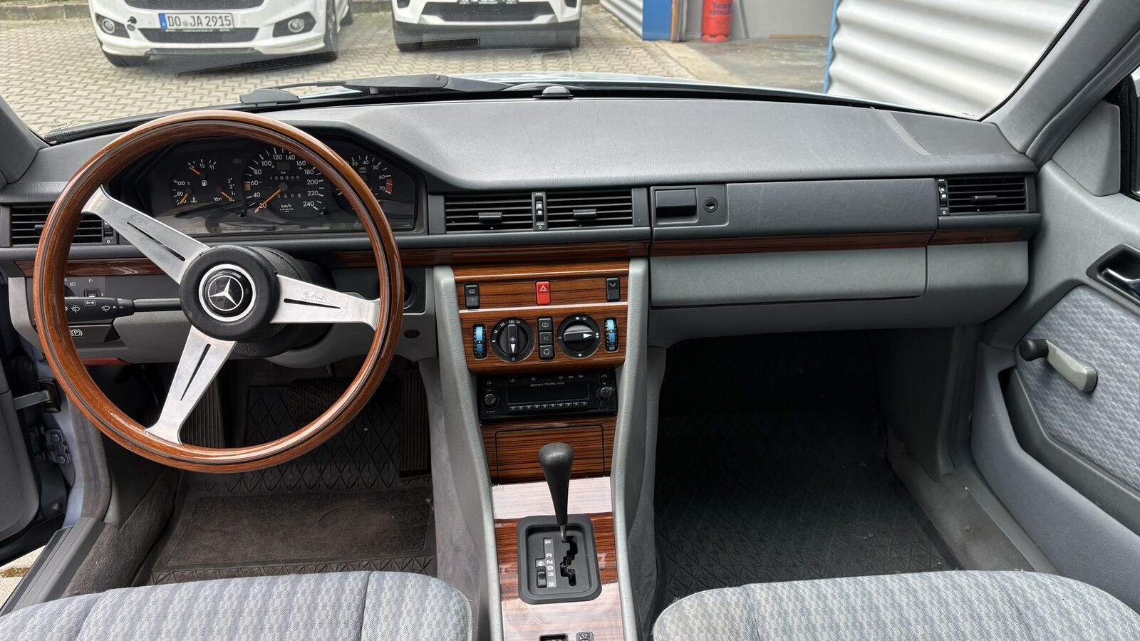 Mercedes-Benz CE 300 W124