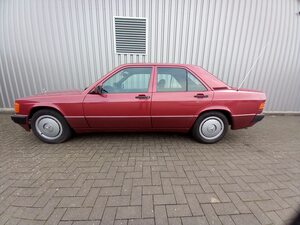 Mercedes-Benz 190 190 e   (180)