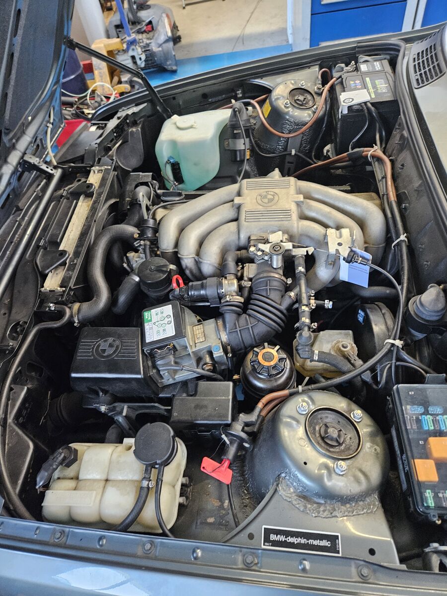 BMW 320 E30